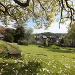 Brow Close Tatil Evi